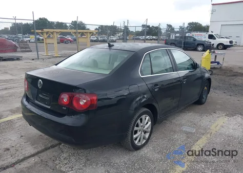 2010 Volkswagen Jetta Se z USA, uszkodzony, nr VIN 3VWRZ7AJ3AM037584